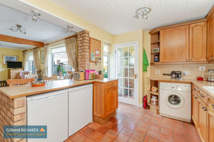 Kitchen- click for photo gallery